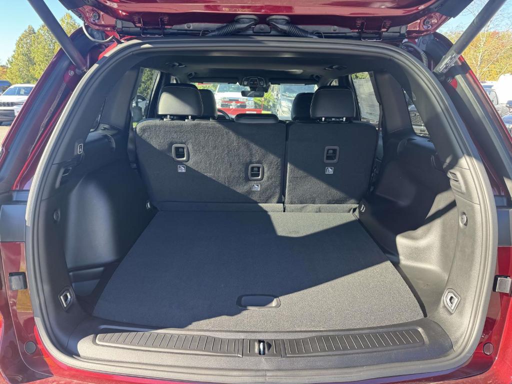 new 2025 Jeep Grand Cherokee car, priced at $45,300