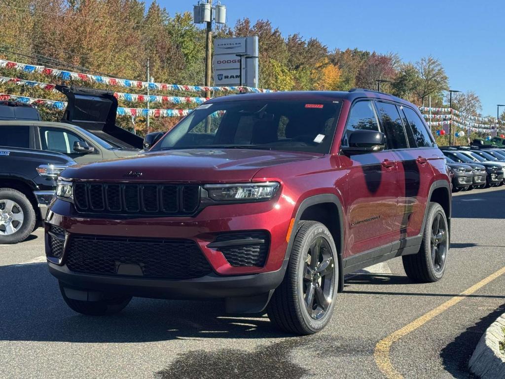 new 2025 Jeep Grand Cherokee car, priced at $45,300
