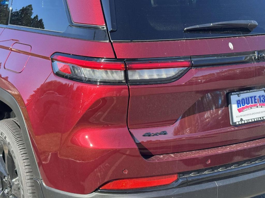 new 2025 Jeep Grand Cherokee car, priced at $45,300
