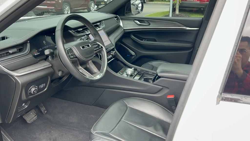 used 2022 Jeep Grand Cherokee car, priced at $35,395