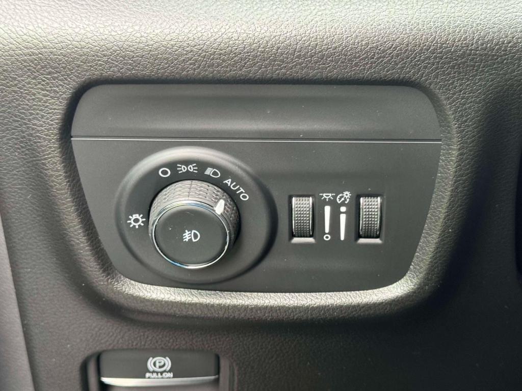 used 2024 Jeep Grand Cherokee car, priced at $40,995