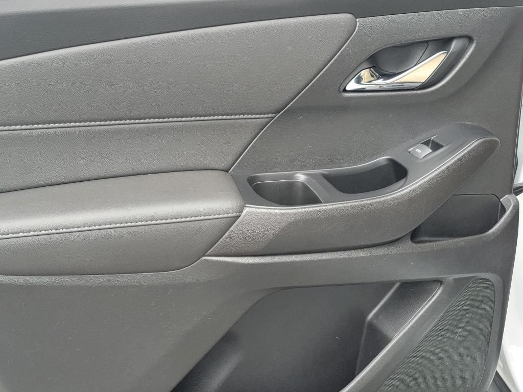 used 2023 Chevrolet Traverse car, priced at $28,295