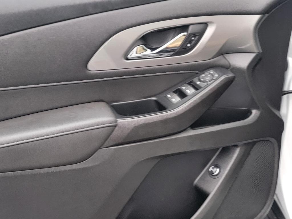 used 2023 Chevrolet Traverse car, priced at $28,295