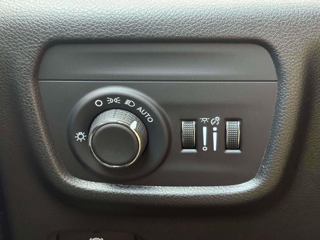 used 2025 Jeep Grand Cherokee car, priced at $36,995