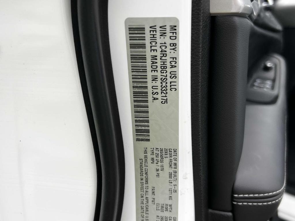 new 2025 Jeep Grand Cherokee car, priced at $49,065
