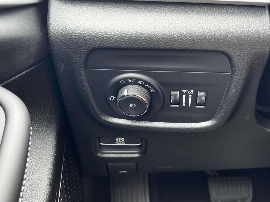 new 2025 Jeep Grand Cherokee car, priced at $49,065