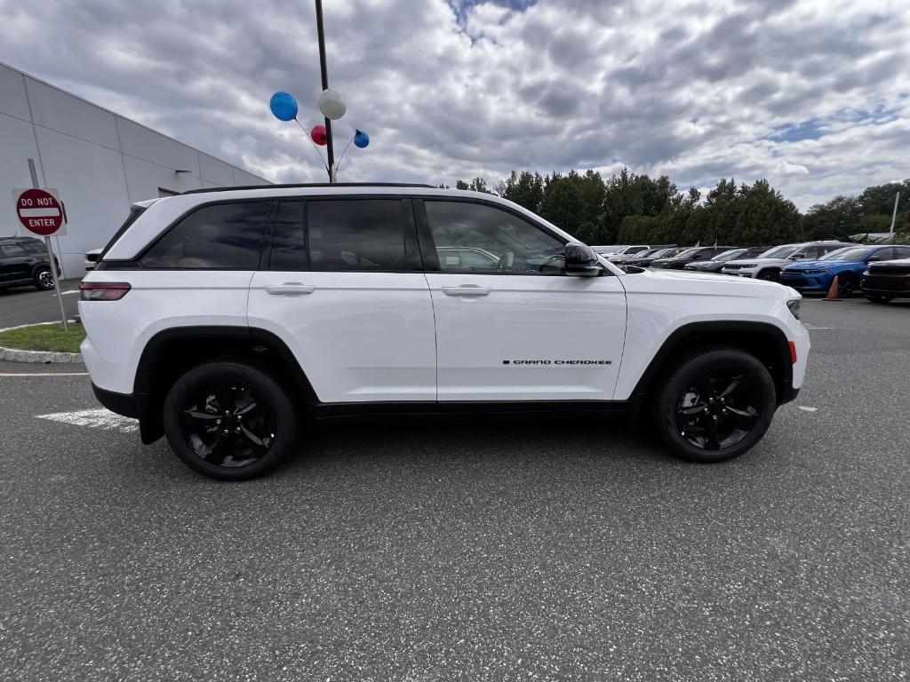 new 2025 Jeep Grand Cherokee car, priced at $49,065