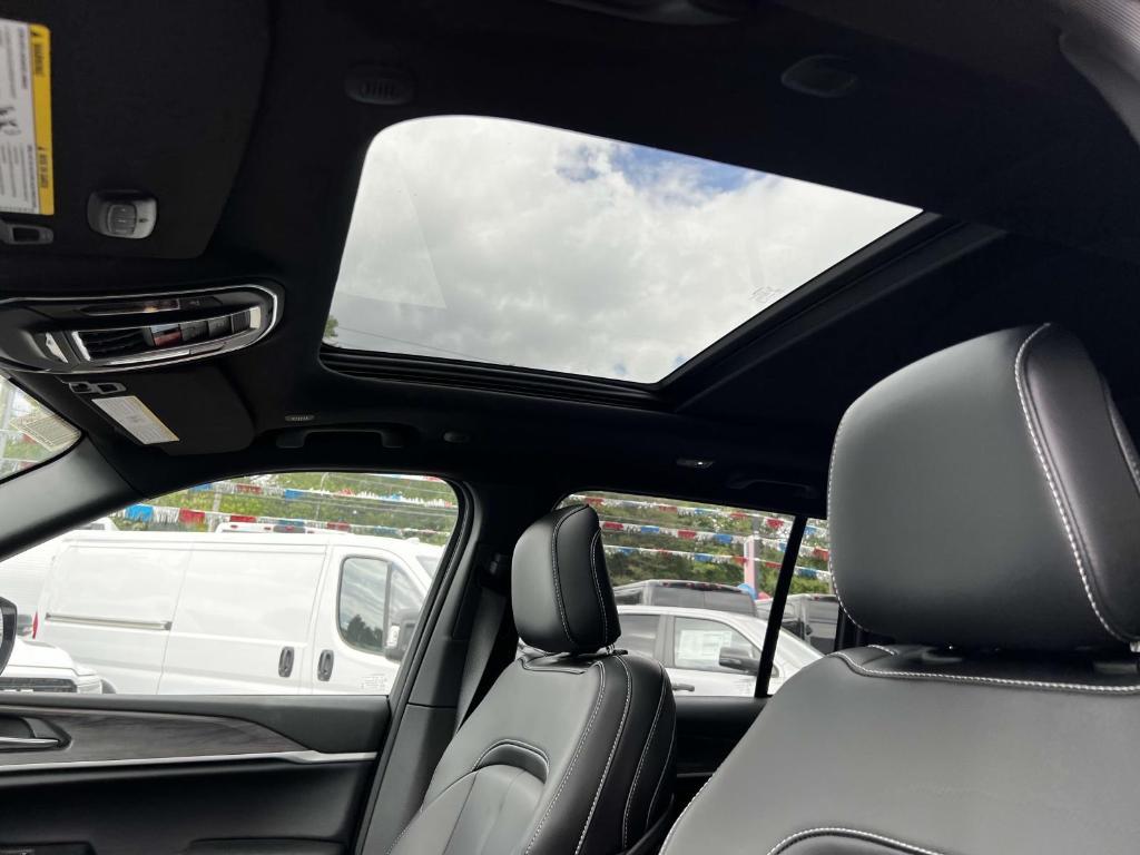 new 2025 Jeep Grand Cherokee car, priced at $49,065
