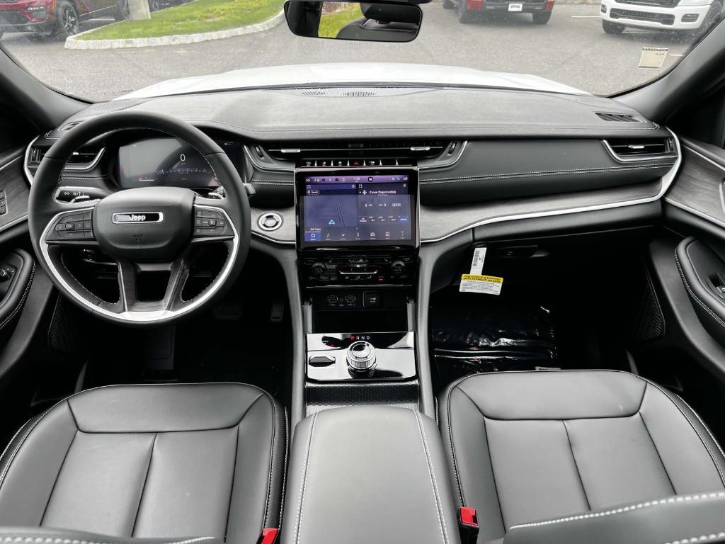 new 2025 Jeep Grand Cherokee car, priced at $49,065