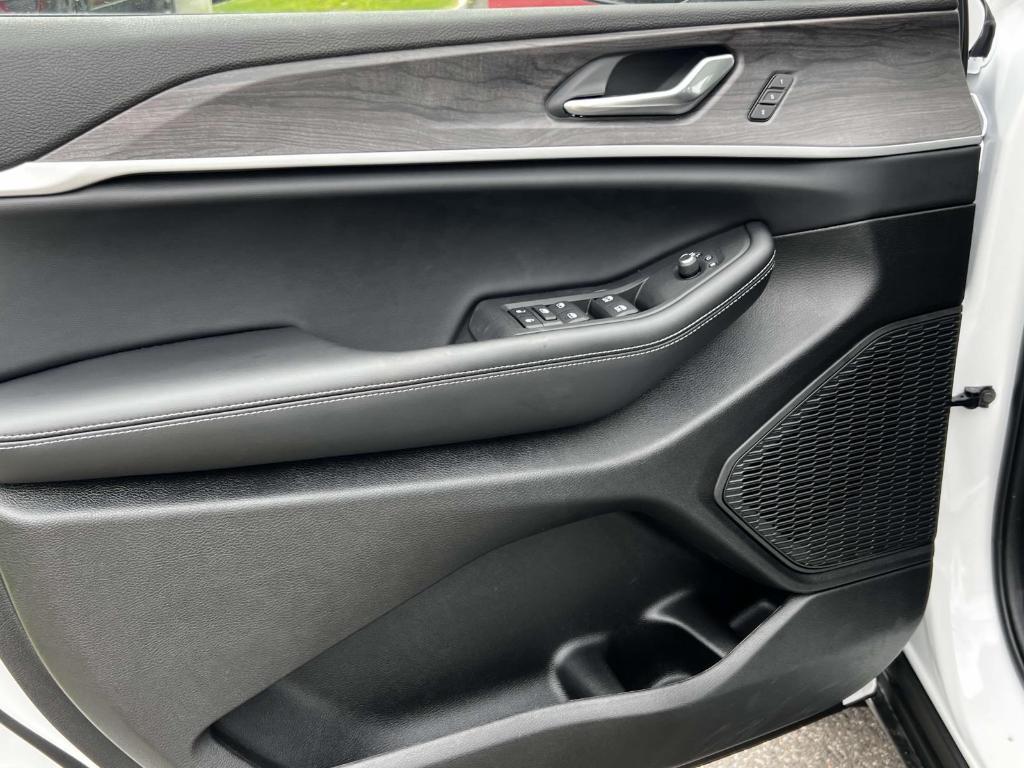 new 2025 Jeep Grand Cherokee car, priced at $49,065