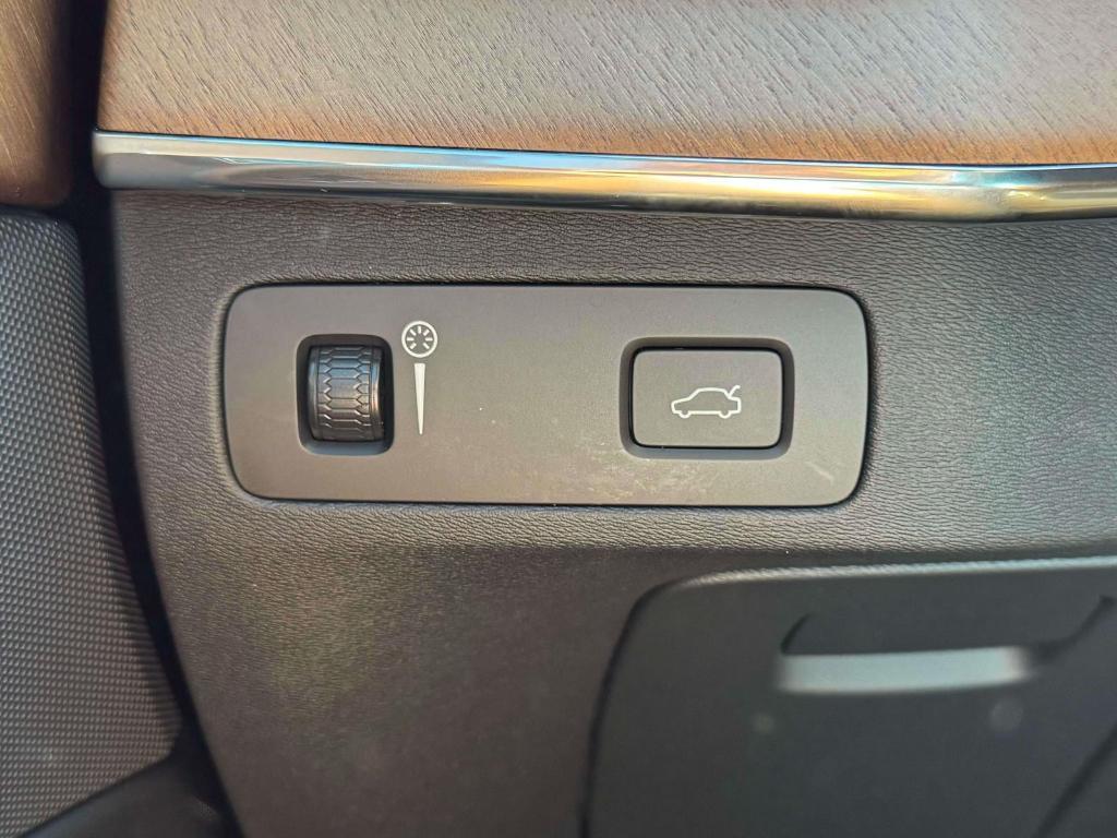 used 2022 Volvo XC90 car, priced at $33,695