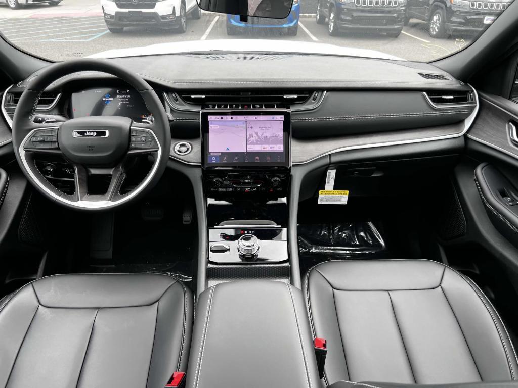 new 2025 Jeep Grand Cherokee car, priced at $49,140