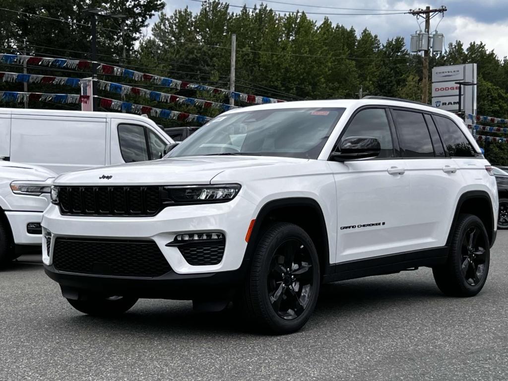 new 2025 Jeep Grand Cherokee car, priced at $49,140
