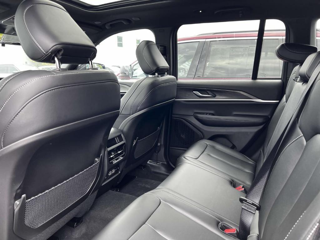 new 2025 Jeep Grand Cherokee car, priced at $49,140