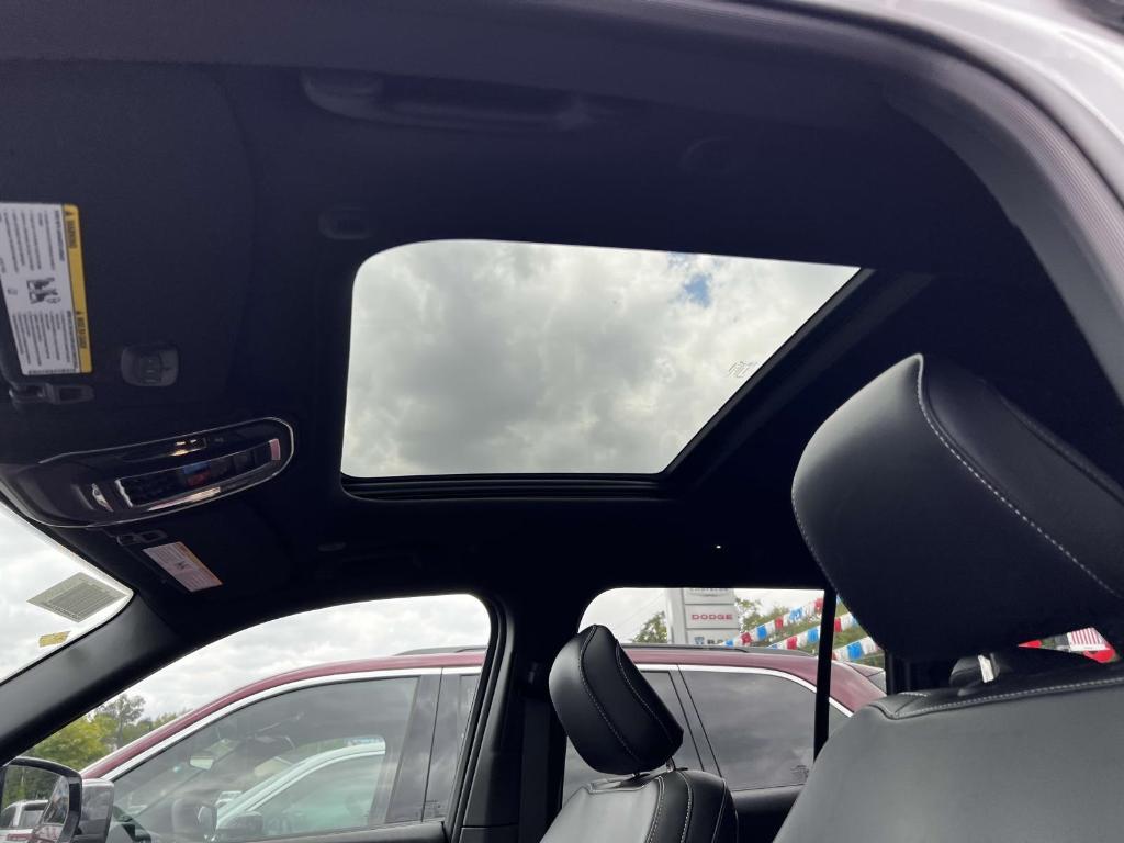new 2025 Jeep Grand Cherokee car, priced at $49,140