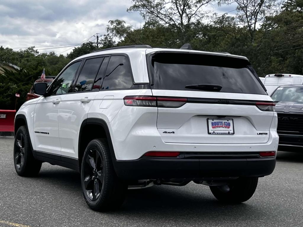 new 2025 Jeep Grand Cherokee car, priced at $49,140