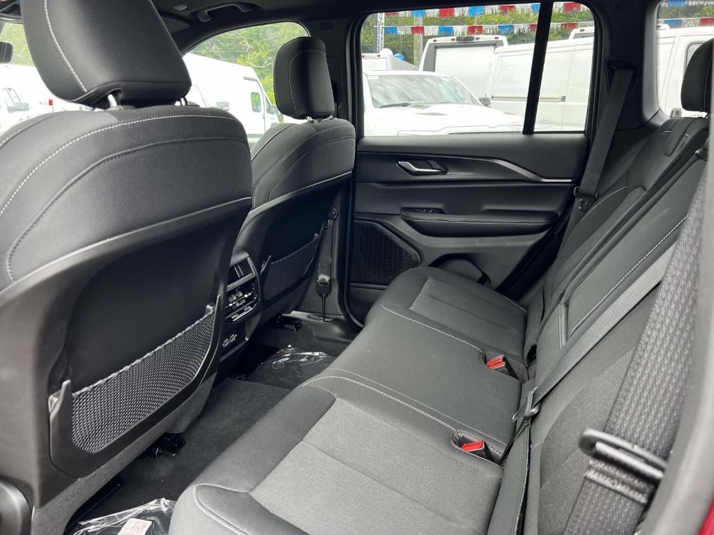 new 2025 Jeep Grand Cherokee car, priced at $39,375