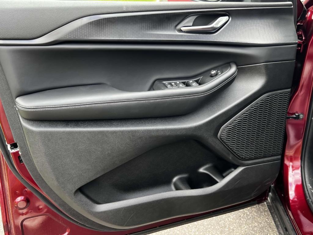 new 2025 Jeep Grand Cherokee car, priced at $39,375
