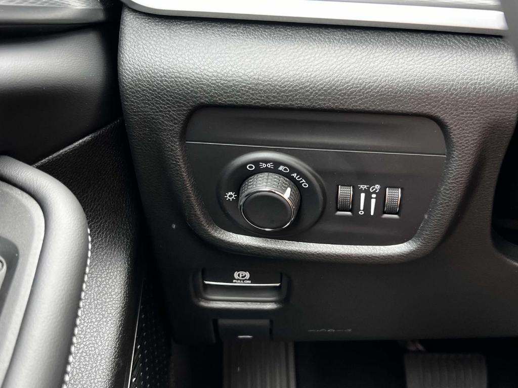 new 2025 Jeep Grand Cherokee car, priced at $39,375
