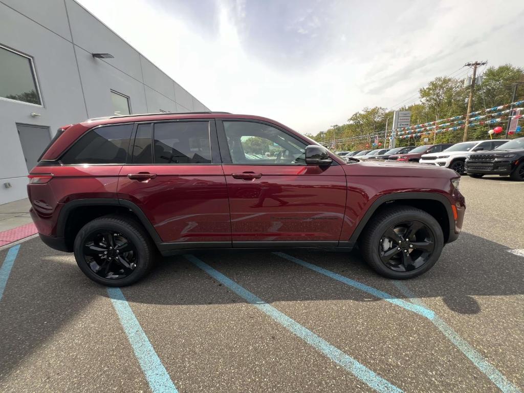 new 2025 Jeep Grand Cherokee car, priced at $49,235