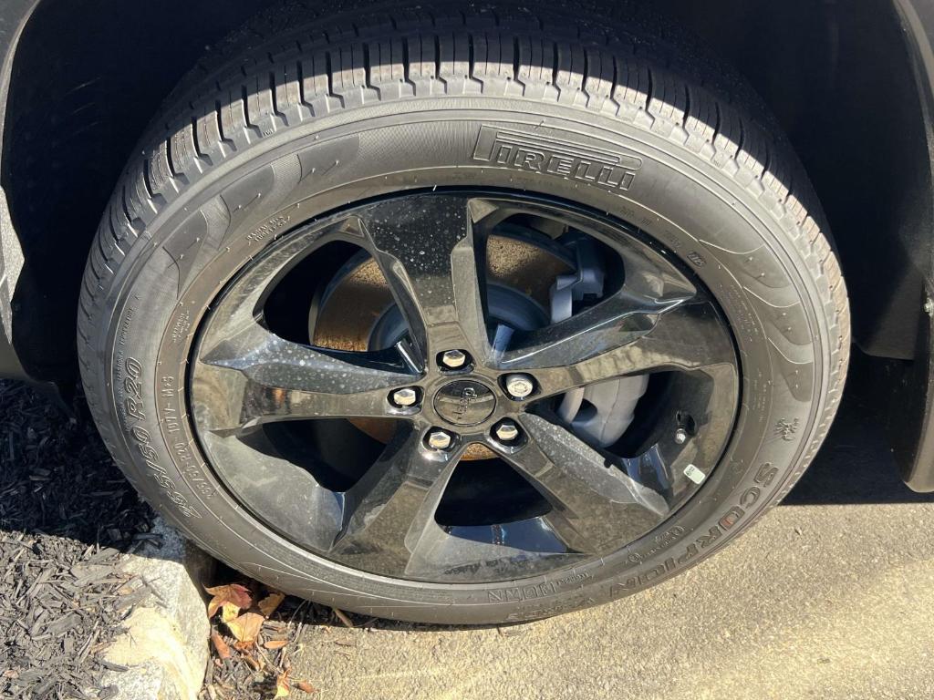 new 2025 Jeep Grand Cherokee car, priced at $49,065