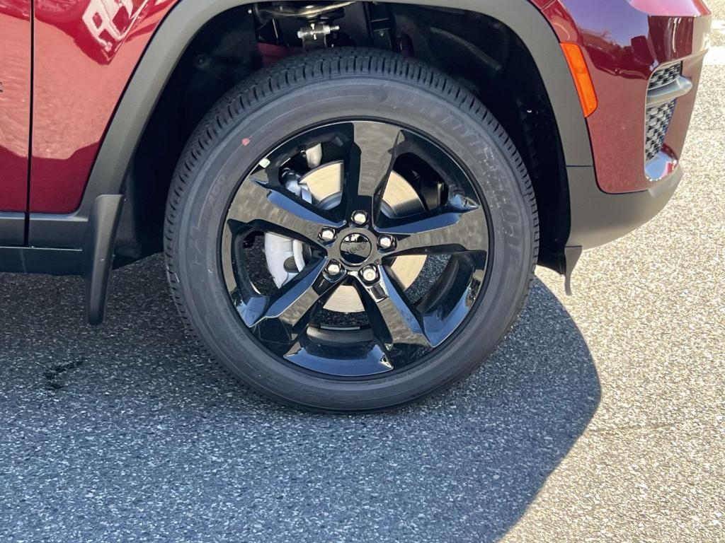 new 2025 Jeep Grand Cherokee car, priced at $45,300