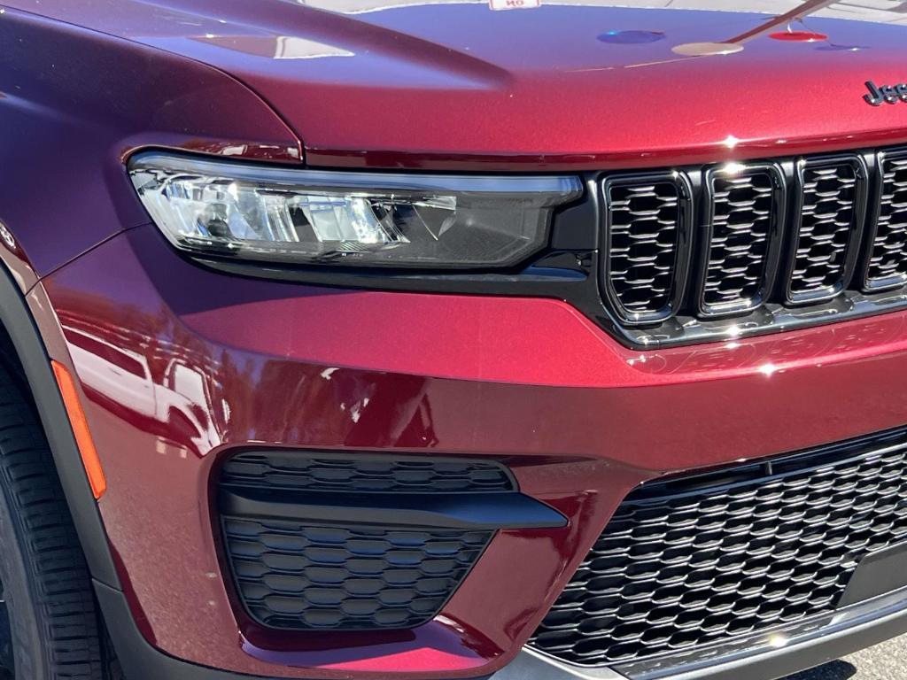 new 2025 Jeep Grand Cherokee car, priced at $45,300