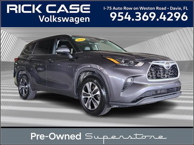 used 2022 Toyota Highlander car, priced at $32,492