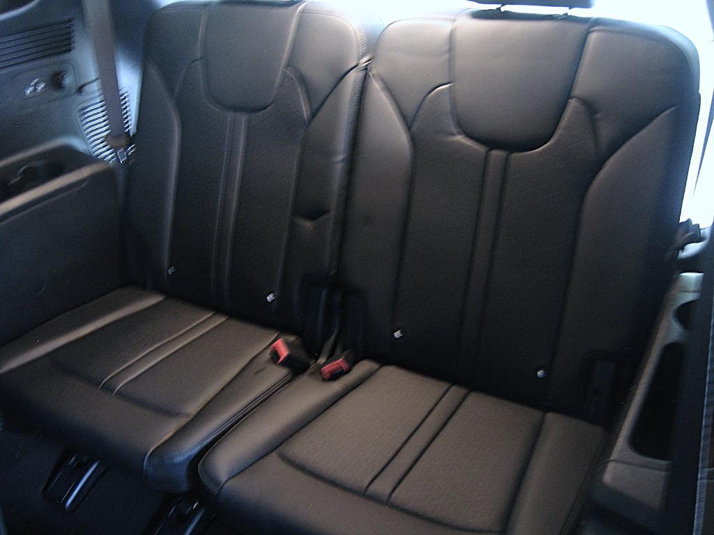 used 2024 Kia Sorento Hybrid car, priced at $34,490