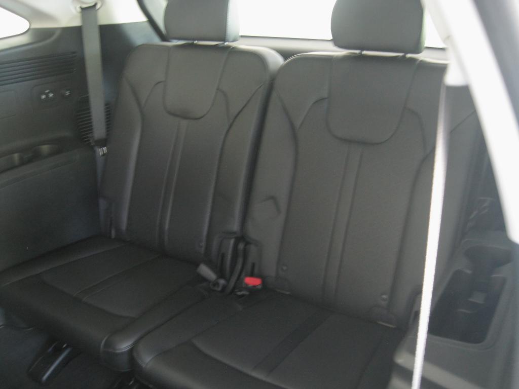 used 2023 Kia Sorento car, priced at $34,490