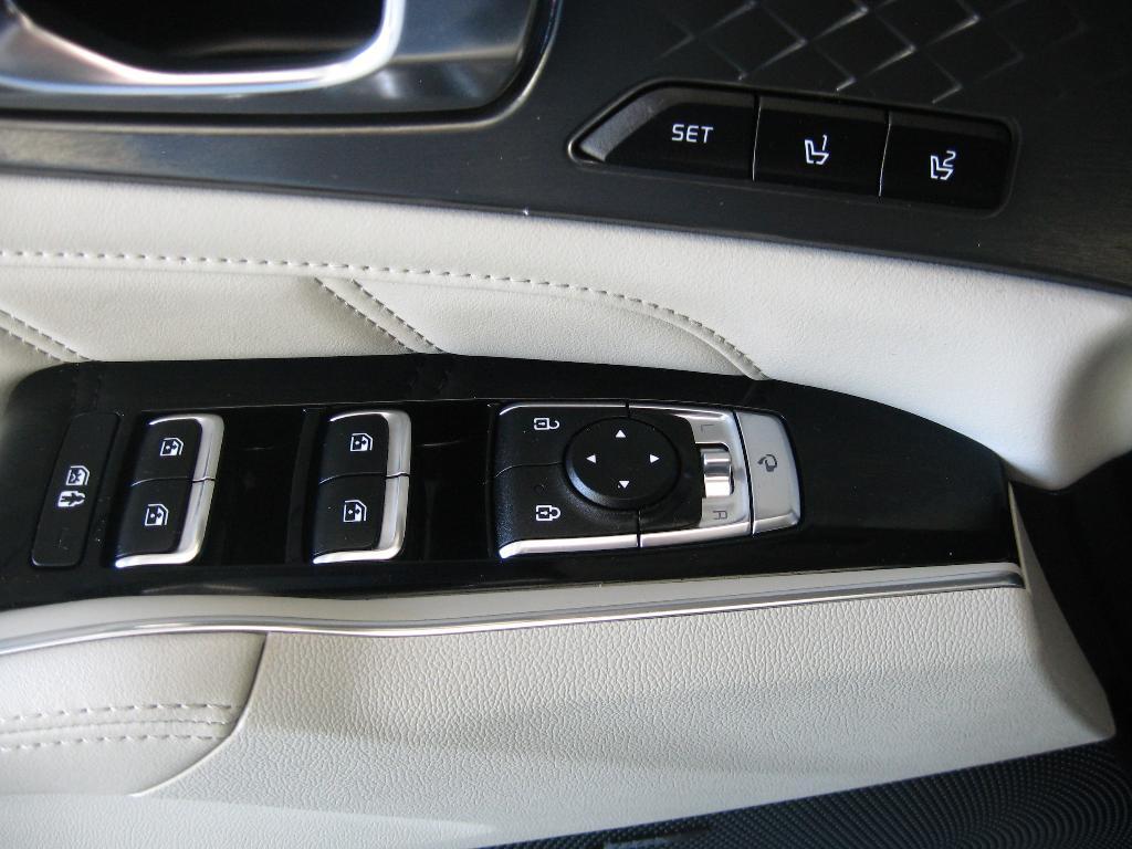 used 2023 Kia Sorento Plug-In Hybrid car, priced at $42,490