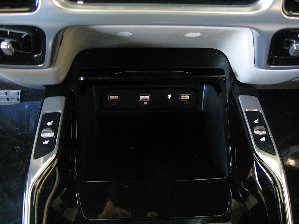 used 2023 Kia Sorento Plug-In Hybrid car, priced at $42,490