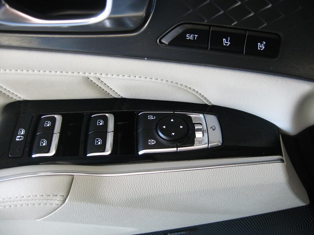 used 2023 Kia Sorento Plug-In Hybrid car, priced at $41,490