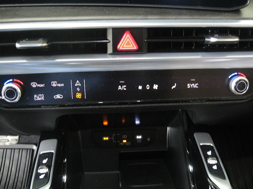 used 2025 Kia Sorento car, priced at $46,990