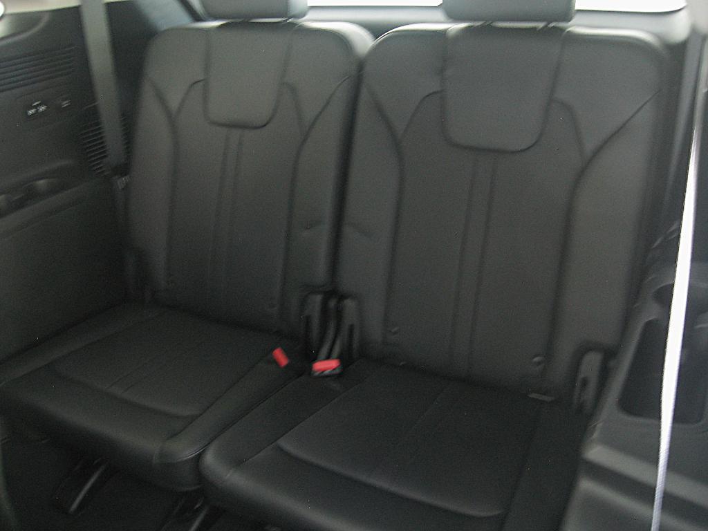 used 2022 Kia Sorento car, priced at $33,490