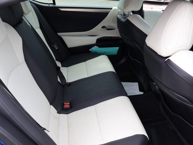 used 2022 Lexus ES 300h car, priced at $37,995