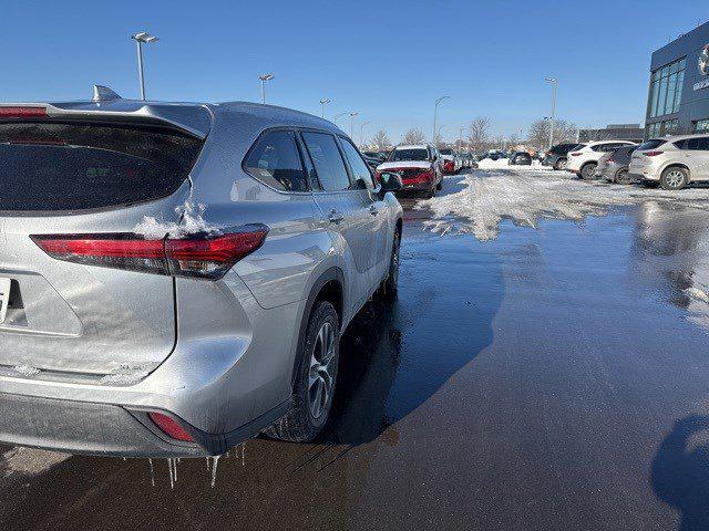 used 2022 Toyota Highlander car, priced at $32,285