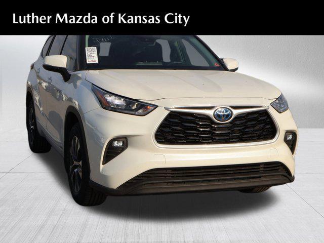 used 2020 Toyota Highlander Hybrid car, priced at $32,815