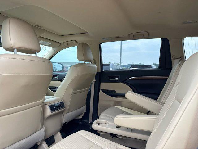 used 2018 Toyota Highlander car, priced at $27,995