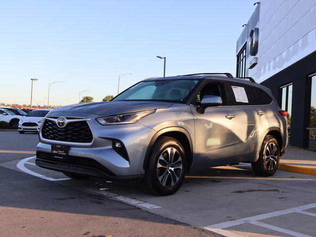 used 2021 Toyota Highlander car, priced at $29,995