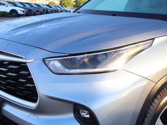 used 2021 Toyota Highlander car, priced at $29,995