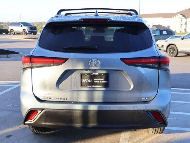 used 2021 Toyota Highlander car, priced at $29,995