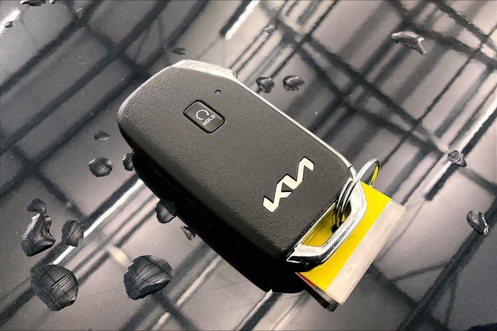 used 2022 Kia Sorento Plug-In Hybrid car, priced at $28,250