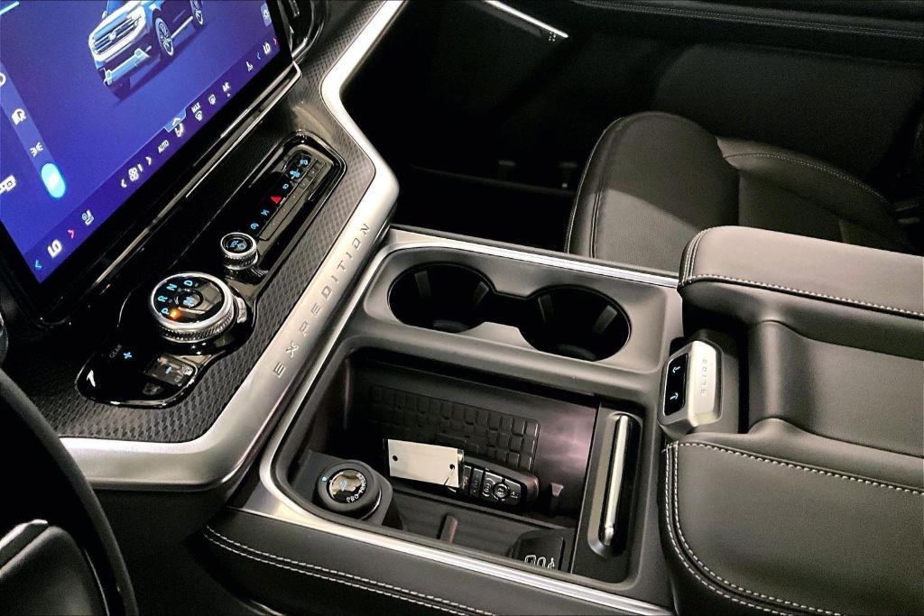new 2025 Ford Expedition car, priced at $82,000