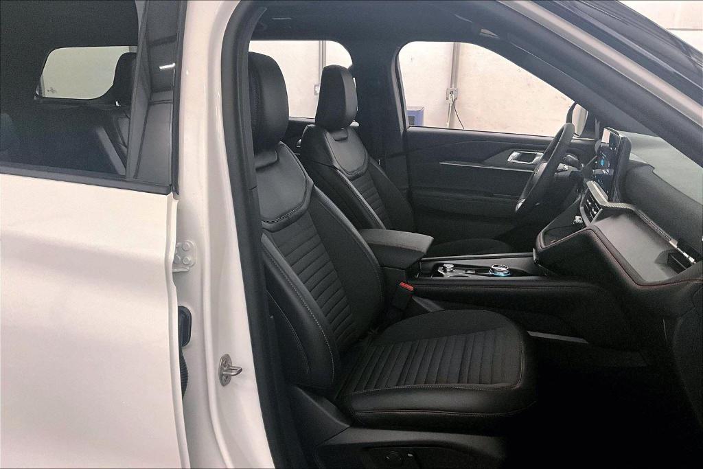 new 2025 Ford Explorer car, priced at $50,627