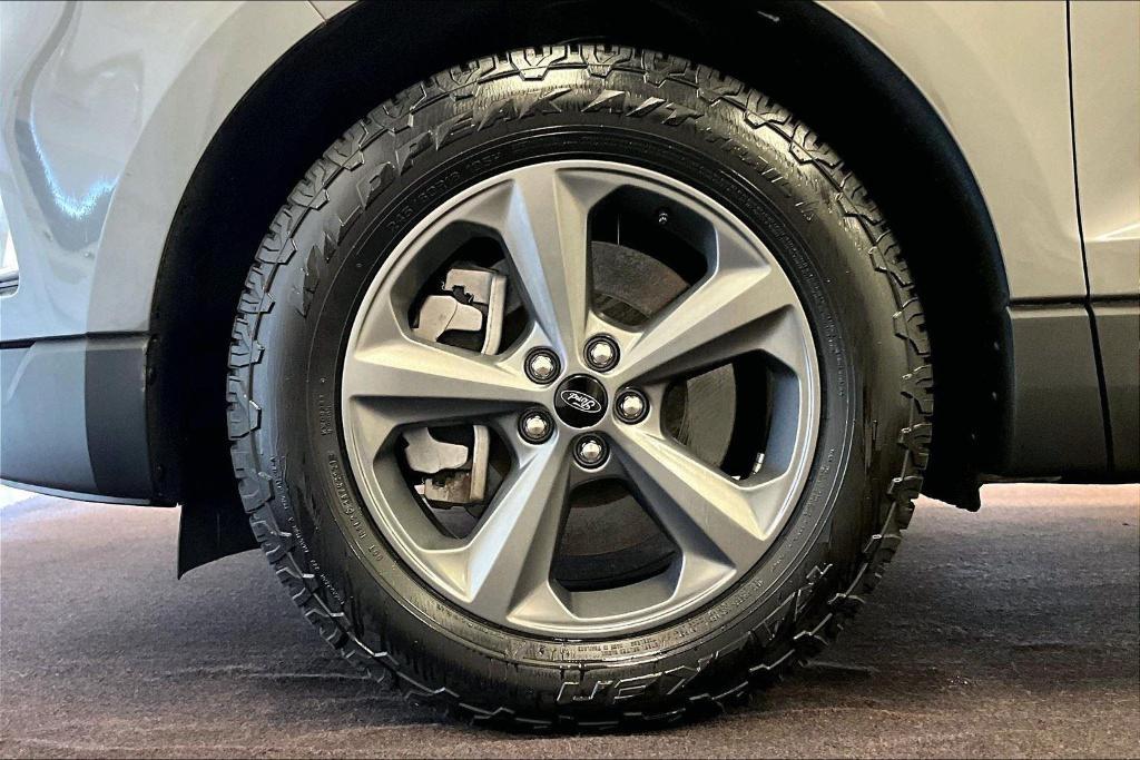 used 2022 Ford Edge car, priced at $28,000