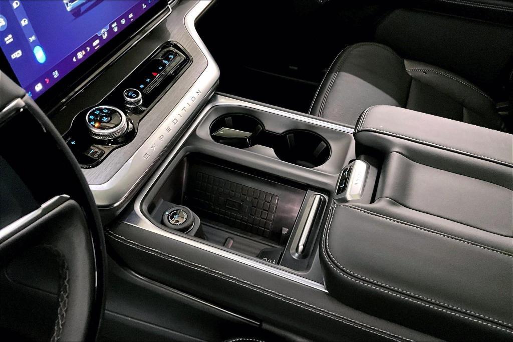 new 2025 Ford Expedition car, priced at $80,000