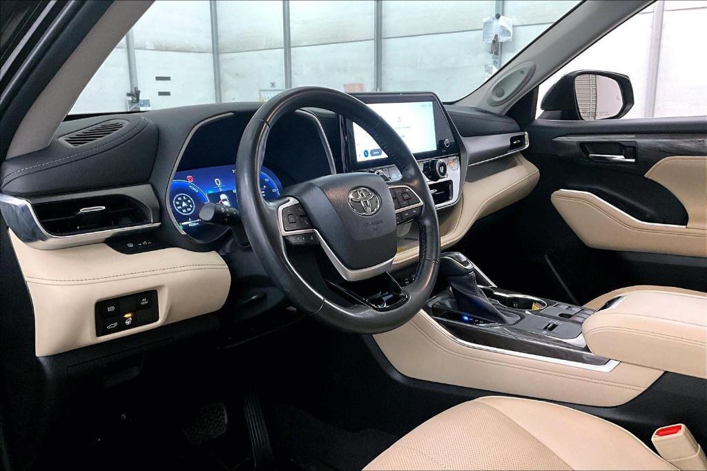 used 2023 Toyota Highlander Hybrid car, priced at $39,500