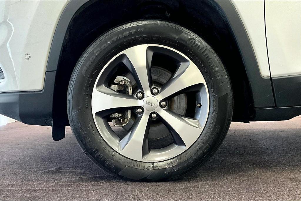 used 2021 Jeep Cherokee car, priced at $24,750
