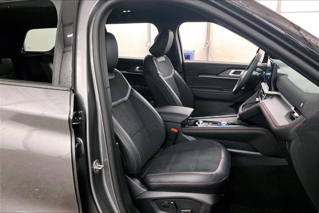 new 2025 Ford Explorer car, priced at $55,579